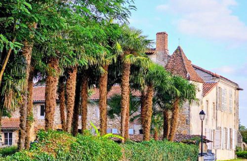 Vicq-d'Auribat Bed & Breakfast | Château Arche d'Aure