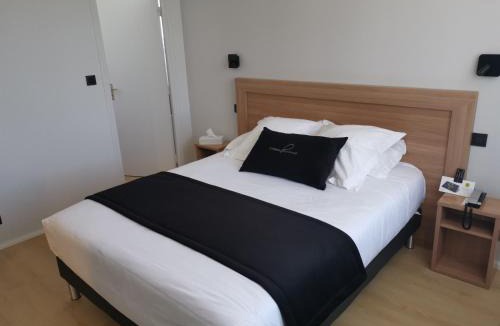 Chazelles-sur-Lyon Hotel | Château Blanchard