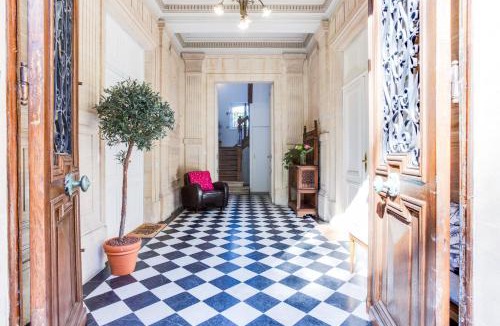 Ver-sur-Mer Apartment | Château Côte de Nacre