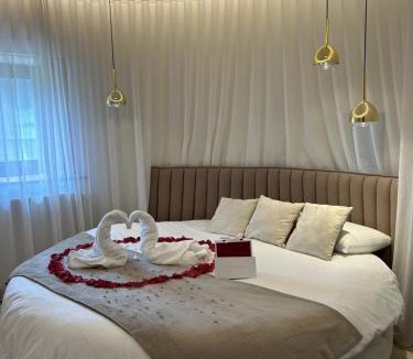 Vignieu Hotel | Château Chapeau Cornu