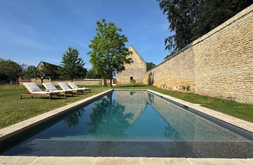 Vendeuvre Villa | Château classé avec piscine et billard - Demeure d'exception 25 pers