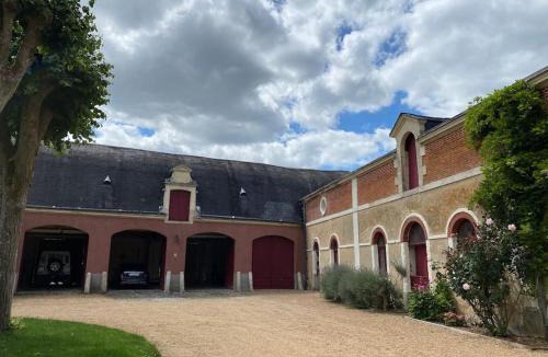La Fontaine-Saint-Martin House | Château du Maurier