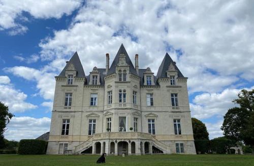 La Fontaine-Saint-Martin House | Château du Maurier