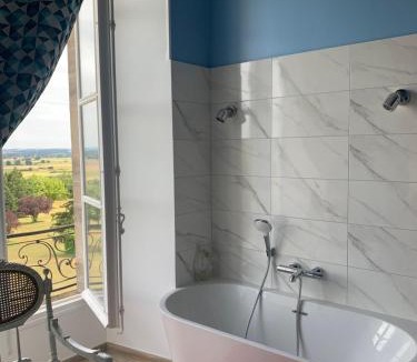 Saint-Pourcain-sur-Sioule Bed & Breakfast | Château de Briailles - Chambre d'hôtes