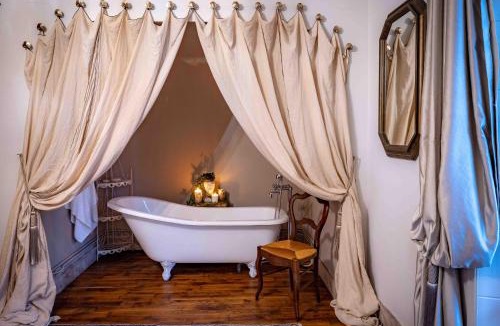 Sainte-Severe-sur-Indre Bed & Breakfast | Château de Najade