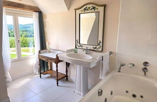 Terrasson-la-Villedieu Bed & Breakfast | Château de Gaubert - Mille Fleurs