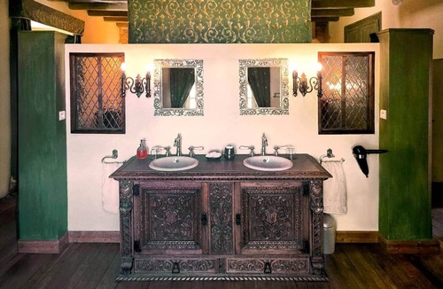 Terrasson-la-Villedieu Bed & Breakfast | Château de Gaubert - Royale