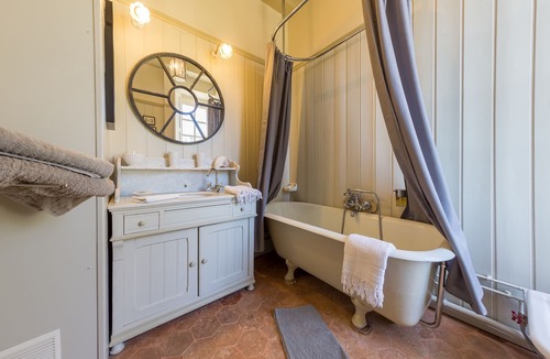 Saint-Paterne-Racan Bed & Breakfast | Château D'hodebert