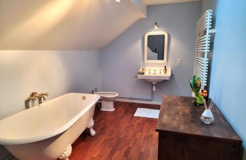 Beaumenil House | Château de Beauménil, paisible et familial