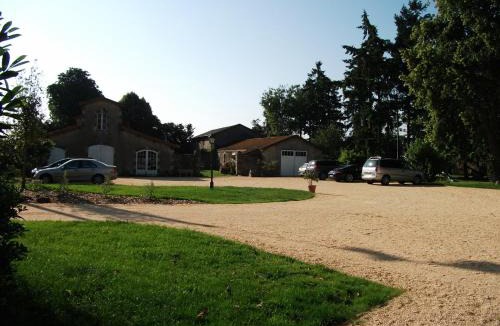 Sainte-Cecile Apartment | Château de Bellevue - La Longère proche du PuyduFou
