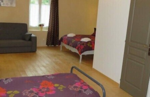 Villeneuve-de-Marc Bed & Breakfast | Château de Bonnevaux