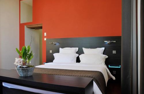 Villerest Hotel | Château de Champlong Table Hôtel * Golf & Spa