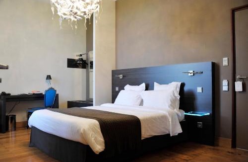 Villerest Hotel | Château de Champlong Table Hôtel * Golf & Spa