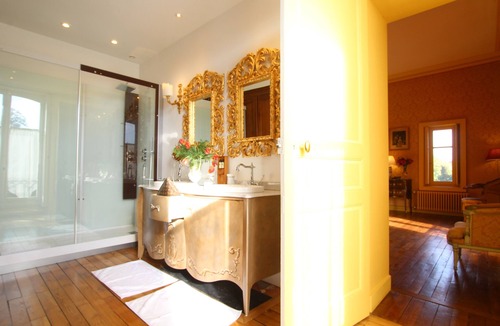 Bacilly Bed & Breakfast | Château de Chantore