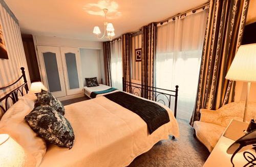 Sury-aux-Bois Hotel | Château de CHICAMOUR