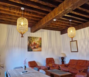 Crespy-le-Neuf Bed & Breakfast | Château de Crespy & Suites