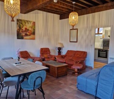 Crespy-le-Neuf Bed & Breakfast | Château de Crespy & Suites