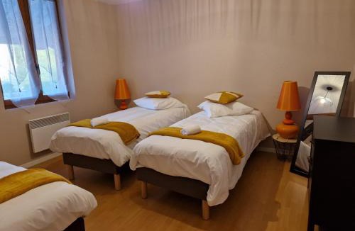 Crespy-le-Neuf Bed & Breakfast | Château de Crespy & Suites