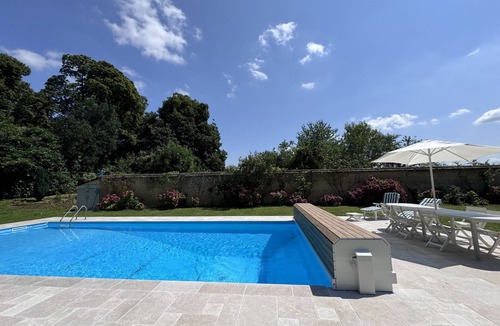 Dangeul Villa | Château de Dangeul - Authentique - 14 pers. - Rêve