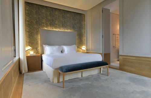 Robins Bay Bed & Breakfast | Château de Ferrand