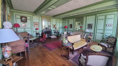 Bouillancourt-en-Sery Bed & Breakfast | Château de Bouillancourt