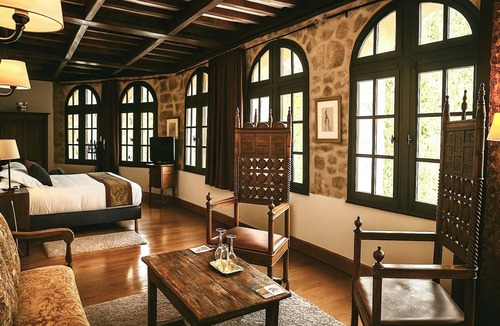 Sainte-Enimie Hotel | Château de la Caze