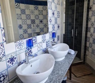 Saint-Bonnet-les-Oules Bed & Breakfast | Château de Saint Bonnet les Oules