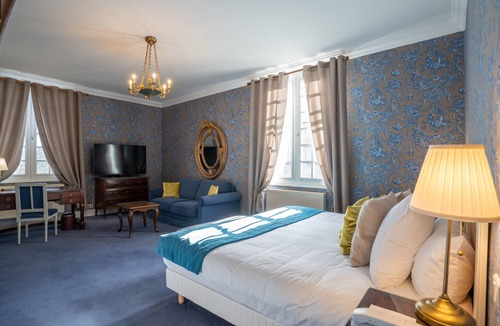 Saint-Etienne-de-Chigny Hotel | Château De Beauvois - La Maison Younan