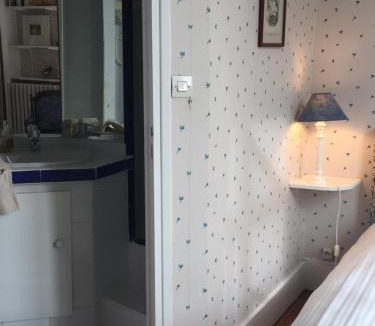 Saint-Jean-aux-Amognes Bed & Breakfast | Château de SURY