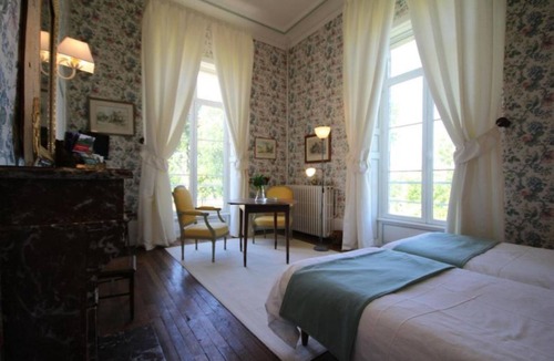 Saint-Jean-aux-Amognes Bed & Breakfast | Château de Sury