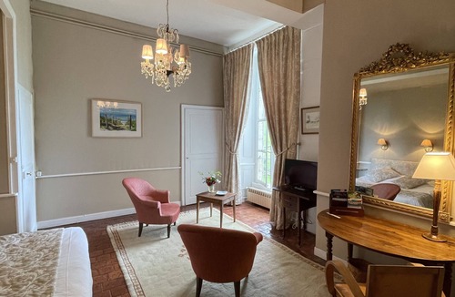 Saint-Jean-aux-Amognes Bed & Breakfast | Château de Sury