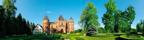 Saint-Priest-Bramefant Hotel | Château de Maulmont