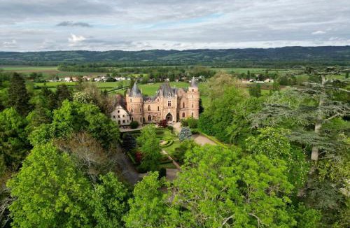Saint-Priest-Bramefant Hotel | Château de Maulmont