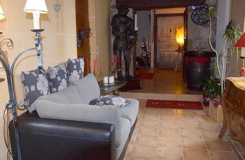 Saint-Remy-de-Chargnat Bed & Breakfast | Château des Aiguilles