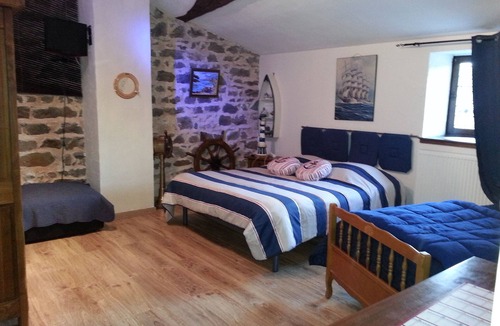 Saint-Remy-de-Chargnat Bed & Breakfast | Château des Aiguilles