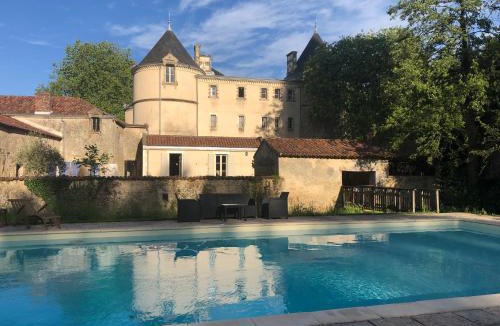 Saint-Sulpice-en-Pareds Bed & Breakfast | Château de la Mothe
