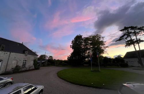 Neuville-au-Plain Bed & Breakfast | Château de Grandval - Sainte Mere Eglise