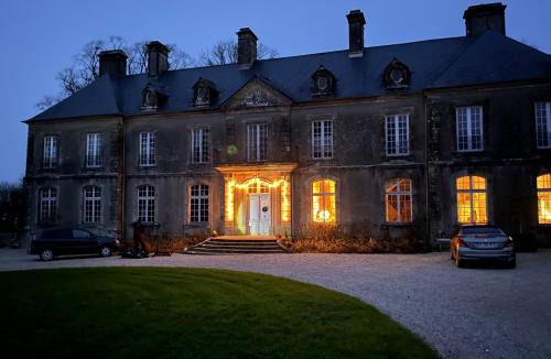 Neuville-au-Plain Bed & Breakfast | Château de Grandval - Sainte Mere Eglise