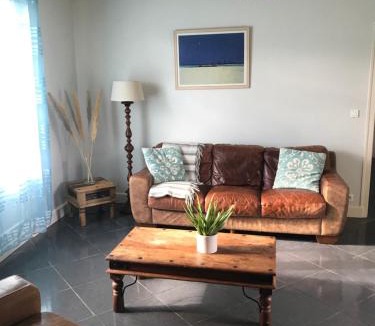 Gontaud House | Château De Grenier Gite