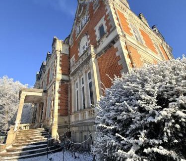 La Membrolle-sur-Choisille Hotel | Château De L'aubrière - Teritoria