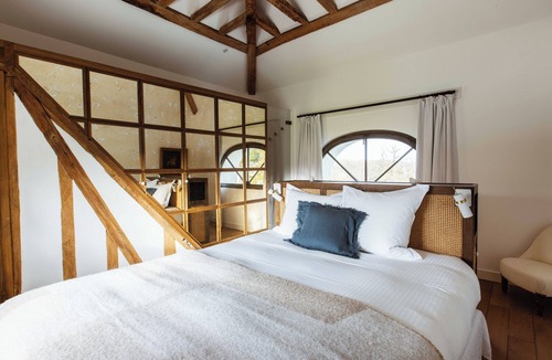 Saint-Cyr-en-Arthies Hotel | Château de la Bûcherie