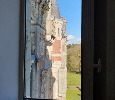 Champtoceaux Bed & Breakfast | château de La Colinière - vue sur parc