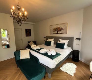 Geneuille Hotel | Château de La Dame Blanche - Logis