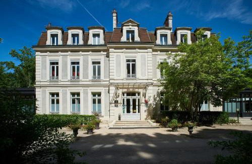 Geneuille Hotel | Château de La Dame Blanche - Logis