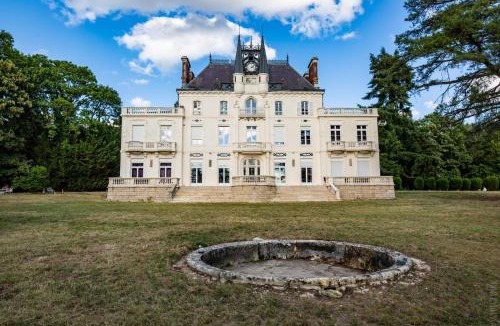 Varennes-Vauzelles Hotel | Château de la Rocherie