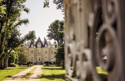 Vallon-sur-Gee Bed & Breakfast | Château de la Grange Moreau - Pierre Moreau room