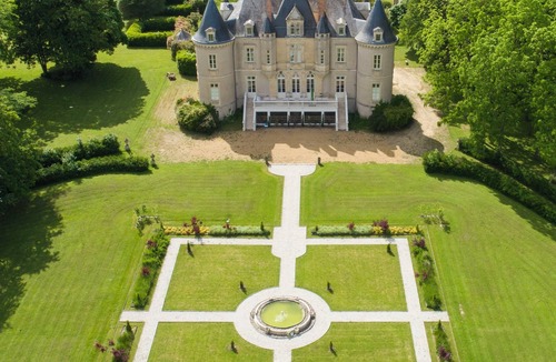 Vallon-sur-Gee Bed & Breakfast | Château de la Grange Moreau - Pierre Moreau room