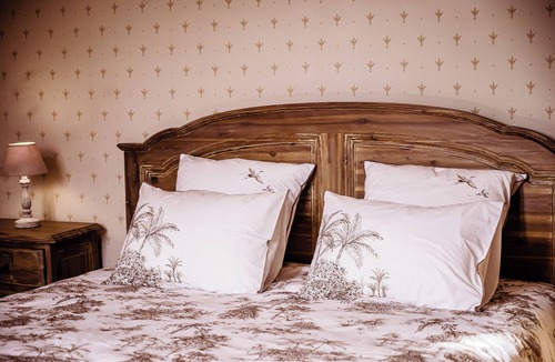 Vallon-sur-Gee Bed & Breakfast | Château de la Grange Moreau - Comte de Laval room
