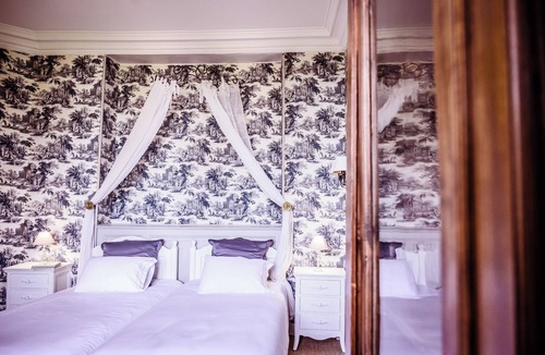 Vallon-sur-Gee Bed & Breakfast | Château de la Grange Moreau - Marquise de Montesson Suite