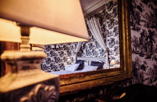 Vallon-sur-Gee Bed & Breakfast | Château de la Grange Moreau - Marquise de Montesson Suite